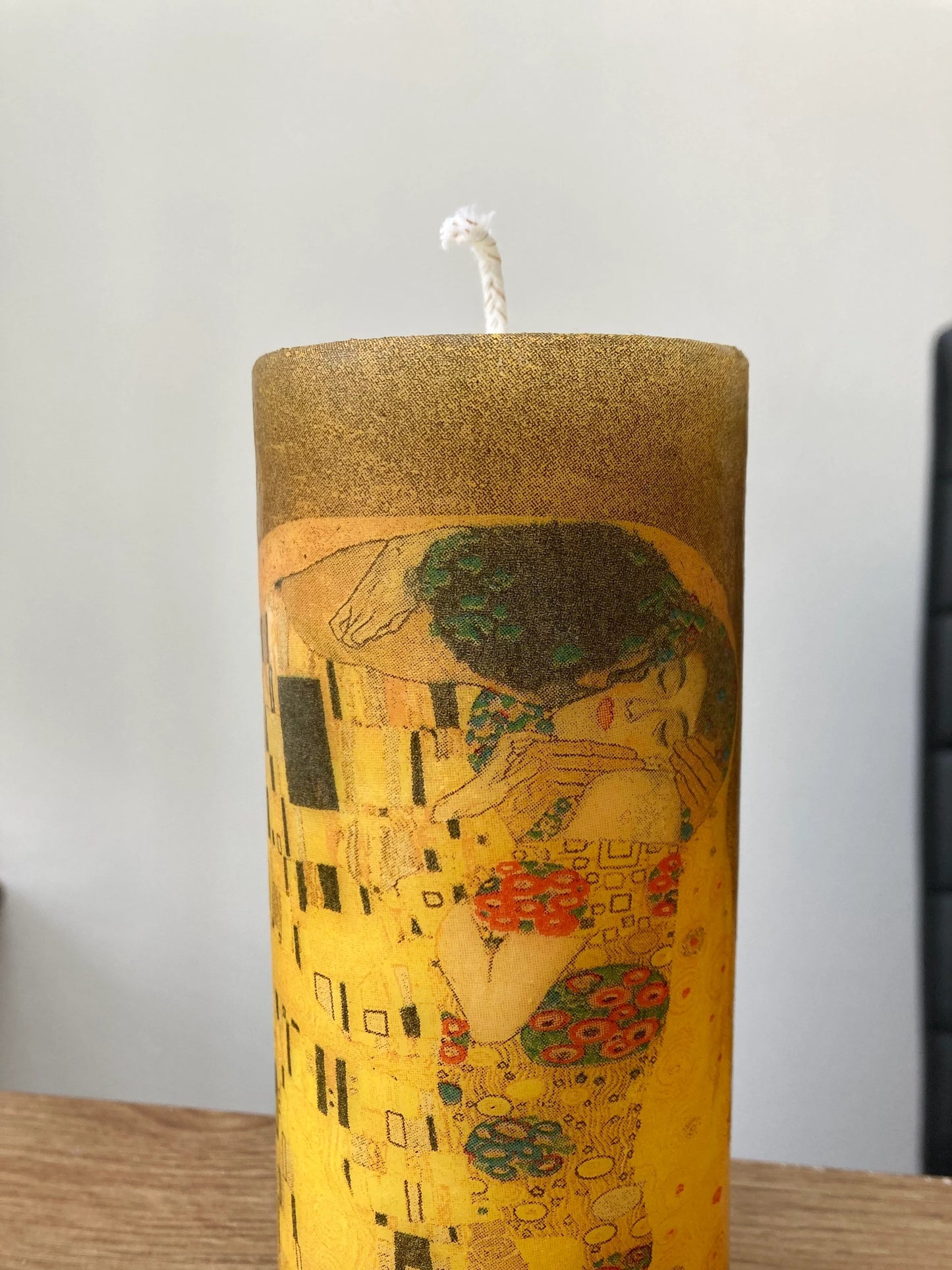 Gustav Klimt The Kiss Candle